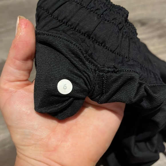 lululemon OG hotty hot shorts - Picture 5 of 5